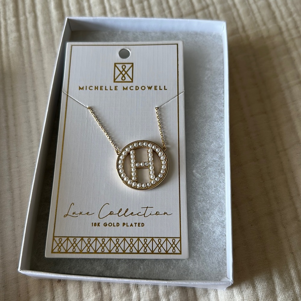 NWOT “H” LUXE NECKLACE